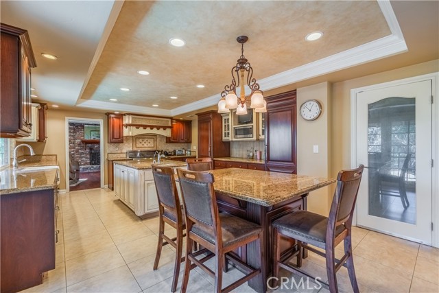 Detail Gallery Image 16 of 58 For 2899 N Monte Verde Dr, Covina,  CA 91724 - 5 Beds | 5 Baths