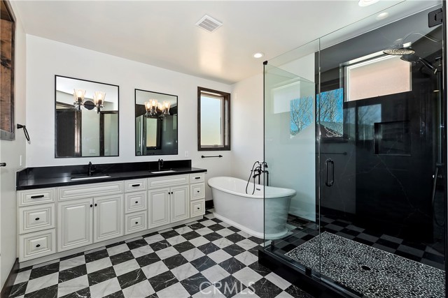 Detail Gallery Image 26 of 45 For 1028 Fawnskin Dr, Fawnskin,  CA 92333 - 3 Beds | 2 Baths