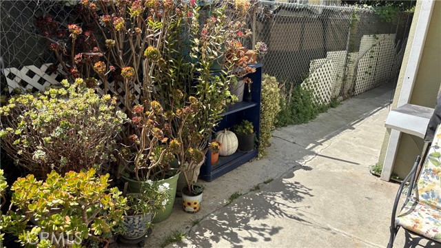 132 W 80th Street, Los Angeles CA: https://media.crmls.org/medias/4d01d0f3-8682-4610-bf11-07ee44a0c862.jpg