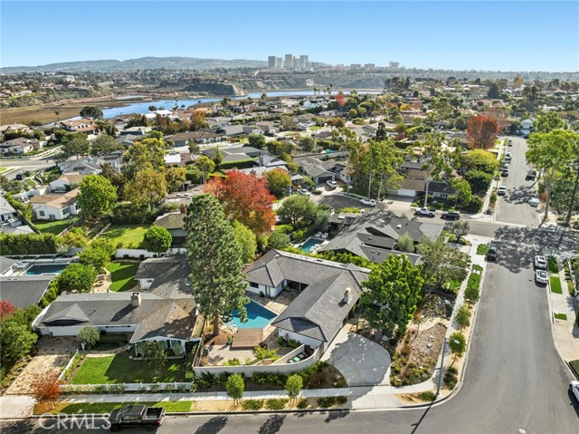Detail Gallery Image 32 of 34 For 1700 Candlestick, Newport Beach,  CA 92660 - 4 Beds | 3/1 Baths