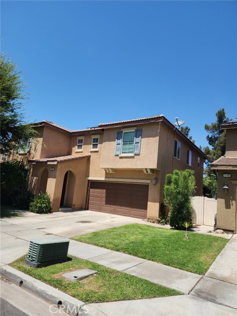 Detail Gallery Image 5 of 36 For 550 W Mesa Ave, Rialto,  CA 92376 - 5 Beds | 3 Baths