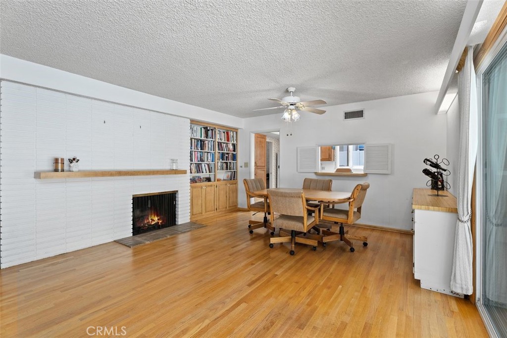 https://media.crmls.org/medias/4d0376be-1b20-41ea-a9e3-1d3ee2aca3d9.jpg?preset=X-Large