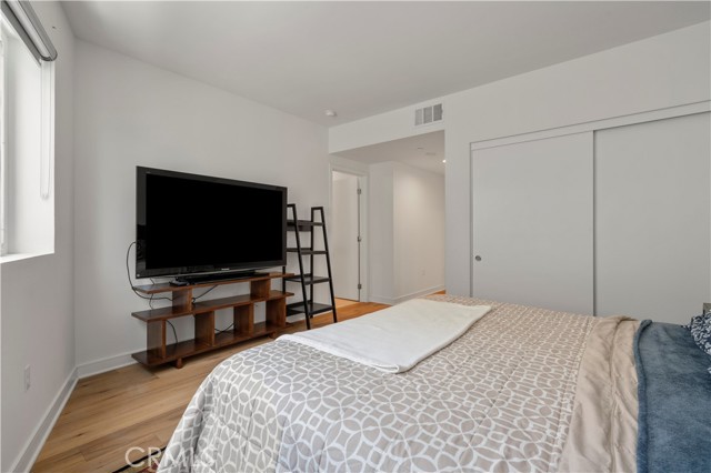 1029 White Knoll Drive, Los Angeles CA: https://media.crmls.org/medias/4d03df9f-2583-43de-afaa-23ca91e10eec.jpg