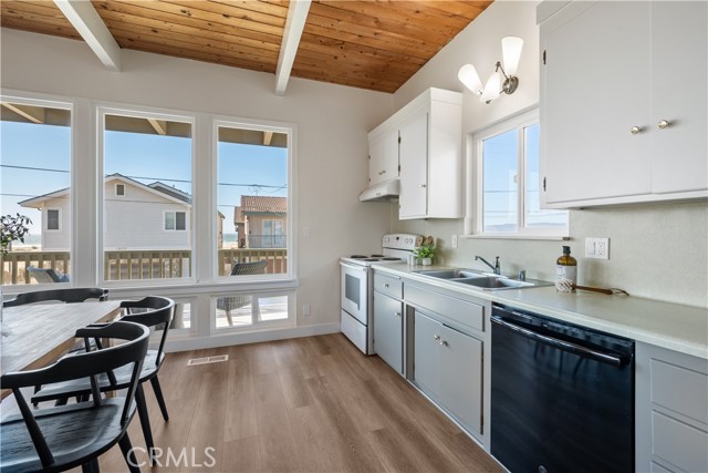 Detail Gallery Image 9 of 68 For 1575 Strand Way, Oceano,  CA 93445 - 4 Beds | 3 Baths