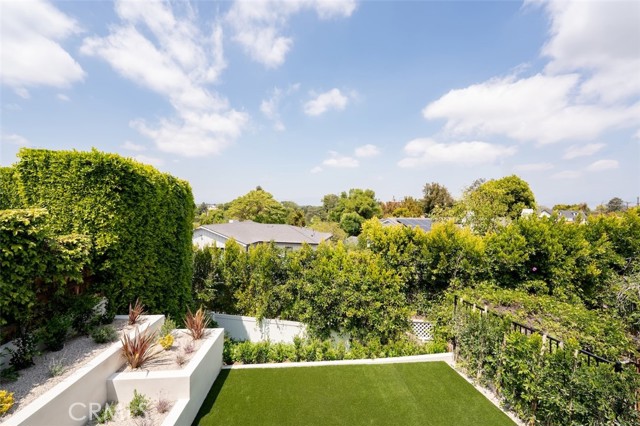 13817 Valley Vista Blvd, Sherman Oaks CA: https://media.crmls.org/medias/4d057103-763d-46b2-a67c-98e7be11ddf5.jpg