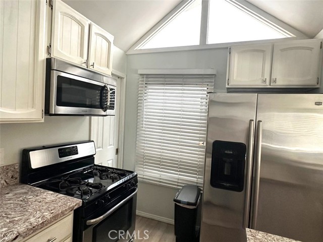 Detail Gallery Image 7 of 14 For 435 8th St, Hermosa Beach,  CA 90254 - 1 Beds | 1 Baths