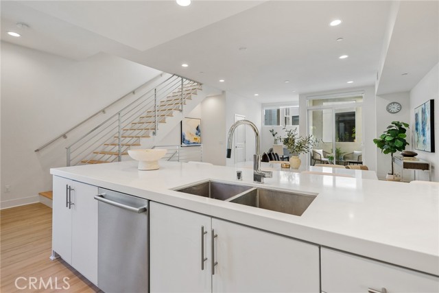 Detail Gallery Image 12 of 34 For 3306 Aria Ln, Los Angeles,  CA 90034 - 3 Beds | 3/1 Baths