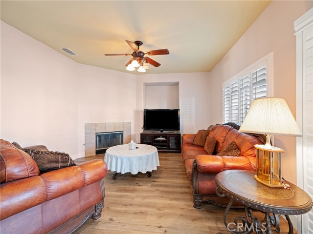 Detail Gallery Image 13 of 46 For 12304 Sunglow Ct, Victorville,  CA 92392 - 4 Beds | 2/1 Baths