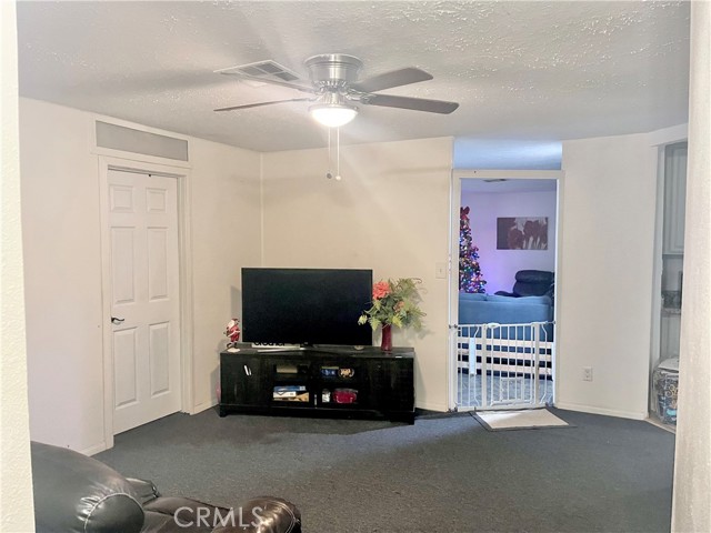 30865 Allen Avenue, Homeland CA: https://media.crmls.org/medias/4d084d1e-e2b1-476f-9ad5-ec82f8af62f3.jpg