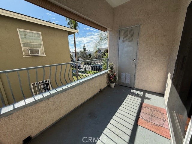 Detail Gallery Image 9 of 10 For 332 S Serrano Ave #101,  Los Angeles,  CA 90020 - 3 Beds | 2 Baths