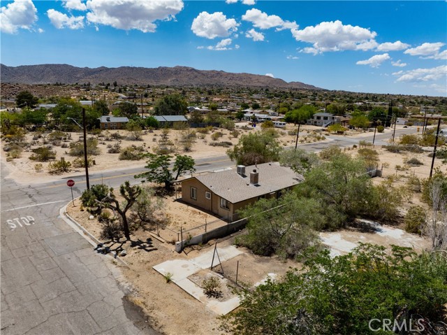 62008 Mountain View Circle, Joshua Tree CA: https://media.crmls.org/medias/4d09f499-1ea6-41e7-a3d4-56857d1f76e6.jpg