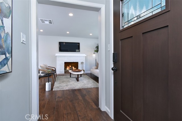 Detail Gallery Image 11 of 40 For 5724 Halbrent Ave, Sherman Oaks,  CA 91411 - 3 Beds | 1 Baths