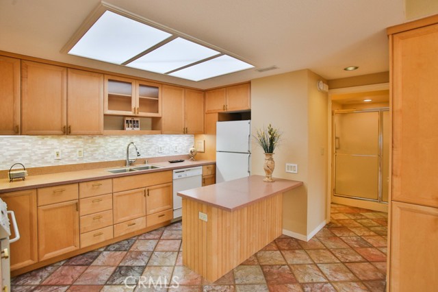 1240 Oakmont Dr, Seal Beach CA: https://media.crmls.org/medias/4d0b6321-082a-4f2c-b5b8-ae22cdf07ba8.jpg