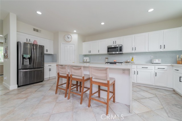 Detail Gallery Image 3 of 5 For 3 Birchwood, Irvine,  CA 92618 - 4 Beds | 2/1 Baths