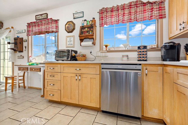 527 Blossom Lane, Redondo Beach, California 90278, 3 Bedrooms Bedrooms, ,1 BathroomBathrooms,Residential,Sold,Blossom Lane,OC22082269
