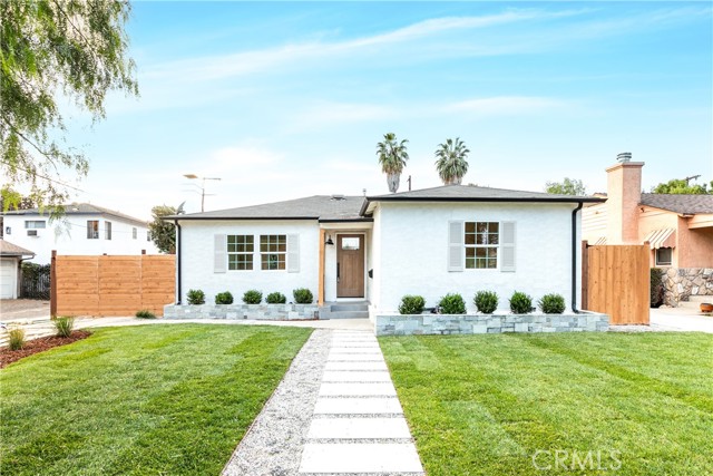 Detail Gallery Image 3 of 31 For 5617 Cedros Ave, Sherman Oaks,  CA 91411 - 3 Beds | 2 Baths