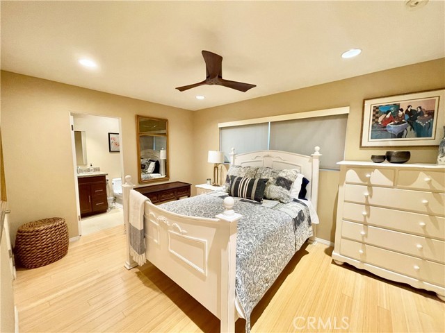 Second bedroom.