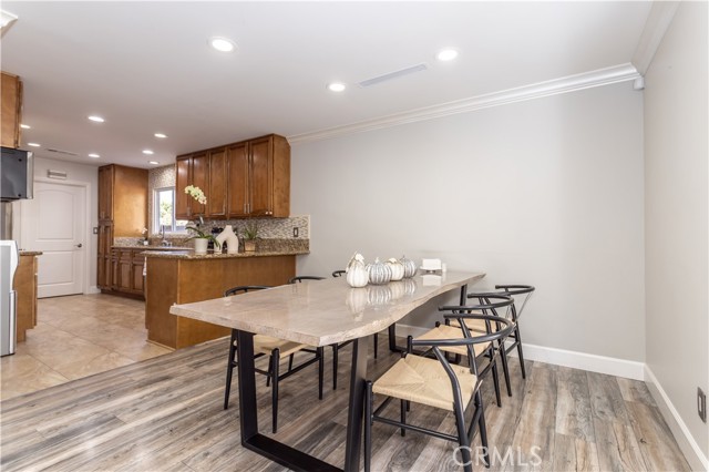 9434 Mclennan Avenue, Northridge CA: https://media.crmls.org/medias/4d0cad3e-dec2-401d-a236-6e9653bec6e2.jpg