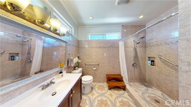 5854 Woodlawn Avenue, Los Angeles CA: https://media.crmls.org/medias/4d0cb8f5-30af-4f3a-bcde-c3b2b45f0737.jpg