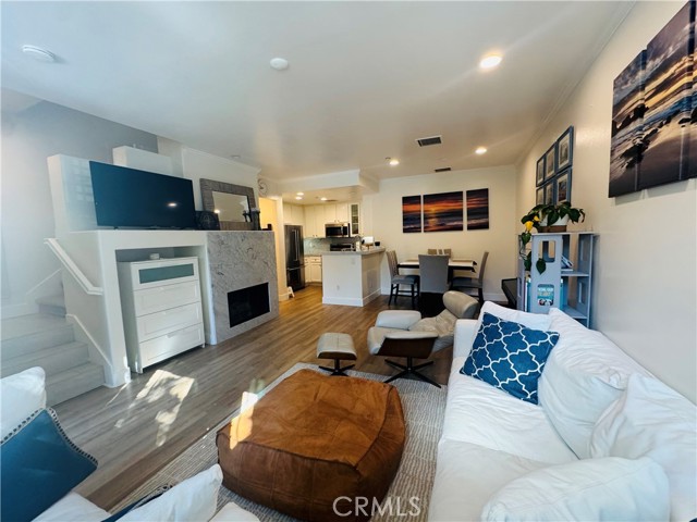 120 Jadestone, Irvine CA: https://media.crmls.org/medias/4d0cff12-8d91-4cee-a5e9-cb4a2c85fee0.jpg