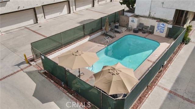 Detail Gallery Image 18 of 20 For 7650 Topanga Canyon Bld #5,  Canoga Park,  CA 91304 - 2 Beds | 3 Baths