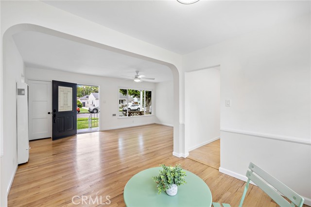 1833 N Greenbrier N Road, Long Beach CA: https://media.crmls.org/medias/4d0e9a57-08e7-4890-950e-4aa373bd482c.jpg