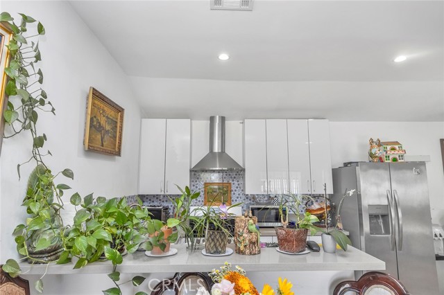 6015 Laurelgrove Avenue, North Hollywood CA: https://media.crmls.org/medias/4d0f7788-37e9-42db-a972-e4cf942cd3ba.jpg
