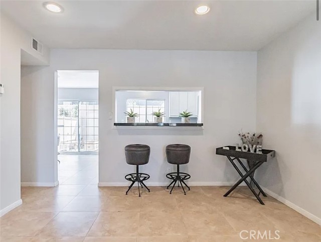 Detail Gallery Image 2 of 15 For 19110 Kittridge St, Reseda,  CA 91335 - 3 Beds | 1/1 Baths