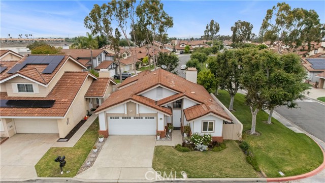 1027 W Rainbow Falls Way, Orange CA: https://media.crmls.org/medias/4d10028b-2e0b-4617-87b9-073b7cda708e.jpg