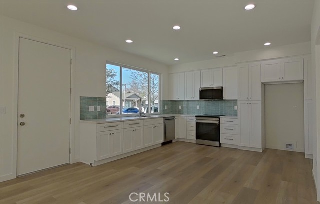 Detail Gallery Image 17 of 55 For 6118 Amos, Lakewood,  CA 90712 - 9 Beds | 7 Baths