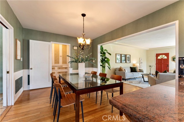 2042 E Crary Street, Pasadena CA: https://media.crmls.org/medias/4d103c72-da51-4578-b36f-0c3935727e71.jpg
