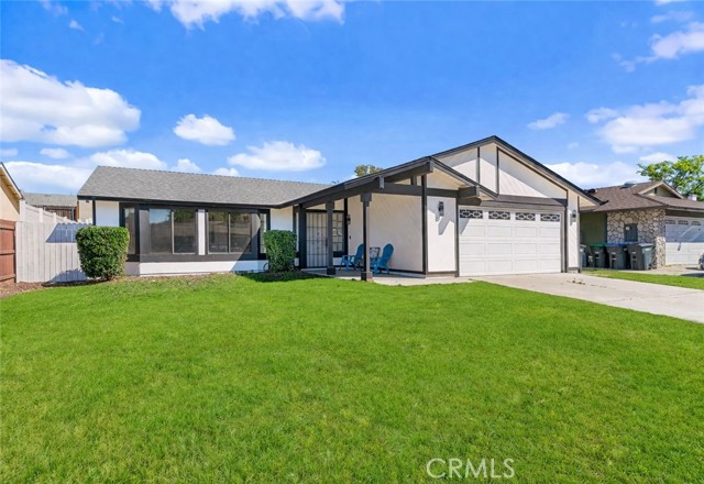 Detail Gallery Image 2 of 16 For 1075 Leslie Ct, Colton,  CA 92324 - 3 Beds | 2 Baths