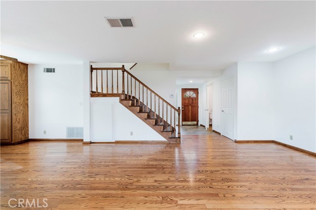 Detail Gallery Image 6 of 34 For 4425 E 5th a,  Long Beach,  CA 90814 - 3 Beds | 2/1 Baths