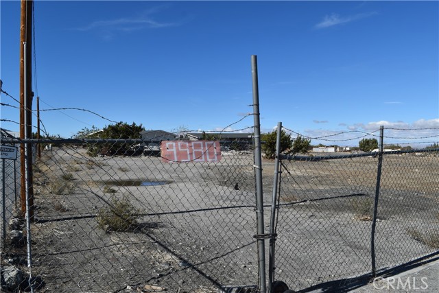 9980 Pionero Road, Phelan, California 92371, ,Commercial Lease,For Rent,9980 Pionero Road,CRIV25069943