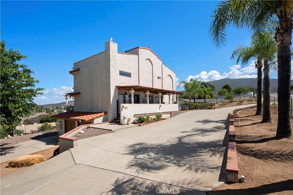 2638 W Victoria Drive