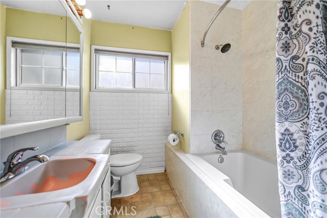 Detail Gallery Image 23 of 39 For 13681 Fenton Ave, Sylmar,  CA 91342 - 4 Beds | 2 Baths