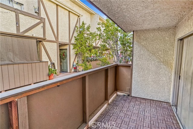 Detail Gallery Image 5 of 14 For 7005 Jordan Ave #110,  Canoga Park,  CA 91303 - 2 Beds | 2 Baths