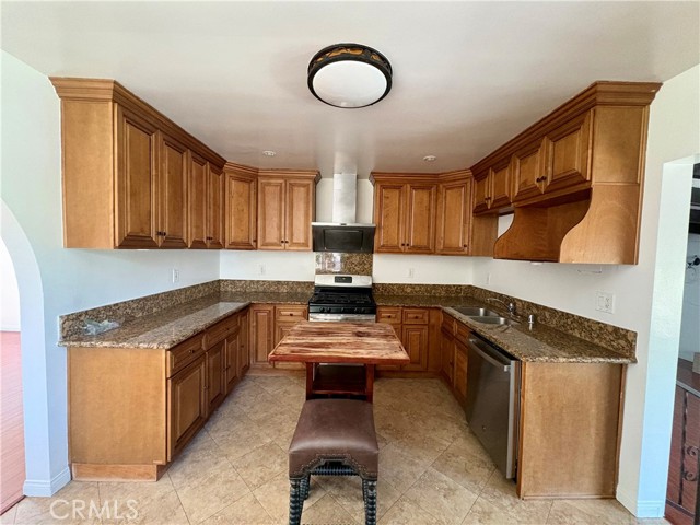 Detail Gallery Image 4 of 12 For 5421 W 120th, Inglewood,  CA 90304 - 3 Beds | 2 Baths