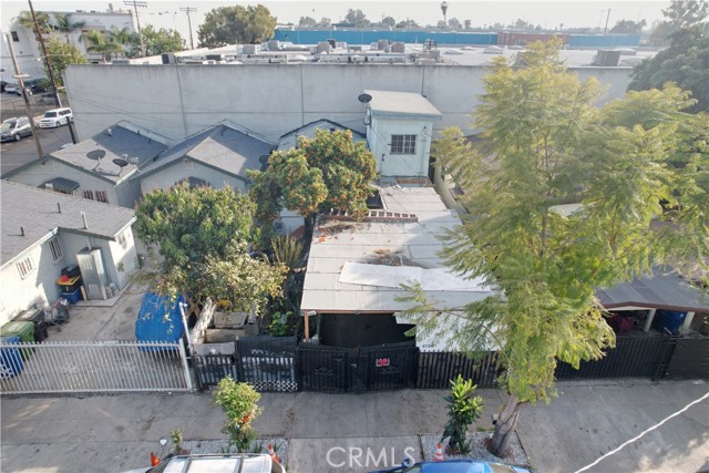 1726 E 47th Street, Los Angeles CA: https://media.crmls.org/medias/4d162966-1244-4271-80e4-180835614a0d.jpg