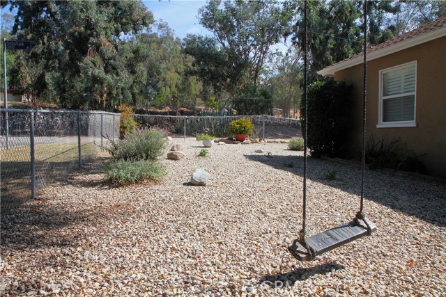 Detail Gallery Image 5 of 30 For 13250 Dyer St, Sylmar,  CA 91342 - 3 Beds | 1/1 Baths