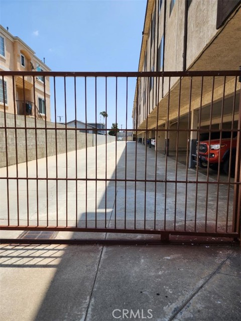 Detail Gallery Image 3 of 13 For 15116 S Raymond Ave #104,  Gardena,  CA 90247 - 2 Beds | 2 Baths