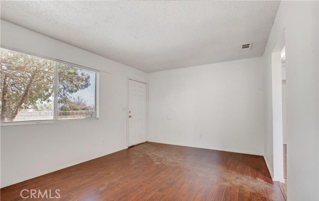 Detail Gallery Image 8 of 12 For 16010 Olive, Hesperia,  CA 92345 - – Beds | – Baths