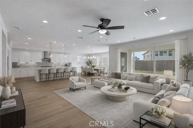 Detail Gallery Image 5 of 58 For 1626 Corte Medialuna, Chula Vista,  CA 91913 - 5 Beds | 4/1 Baths