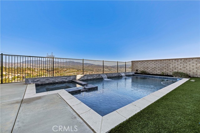 20556 Suzie Lane, Saugus CA: https://media.crmls.org/medias/4d18b806-9ee9-4f5b-a41f-40f5f43e280e.jpg