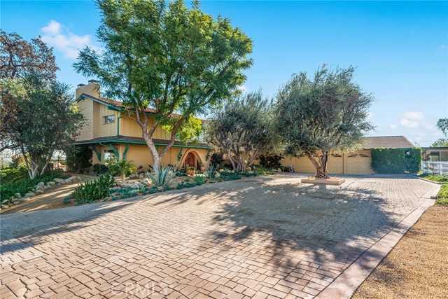 24971 KIT CARSON Road, Hidden Hills CA: https://media.crmls.org/medias/4d1939a6-3e63-4d0a-ad14-fa23b1c294c2.jpg
