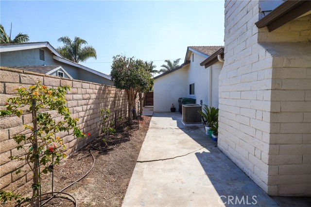 20071 Moontide Circle, Huntington Beach CA: https://media.crmls.org/medias/4d1abd0d-4793-41fa-a16f-42885d0f9d22.jpg