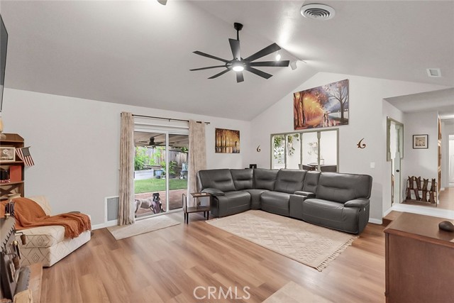 Detail Gallery Image 7 of 22 For 1213 E a, Oakdale,  CA 95361 - 3 Beds | 2 Baths