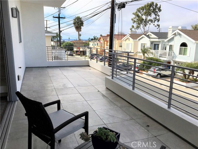 1222 7th Place, Hermosa Beach, California 90254, 4 Bedrooms Bedrooms, ,2 BathroomsBathrooms,Residential,Sold,7th,SB17006186