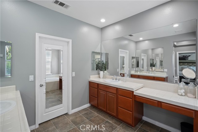 221 Silver Oak Drive, Paso Robles CA: https://media.crmls.org/medias/4d1c3a2f-927e-4d84-b694-4b7e7a47e16a.jpg