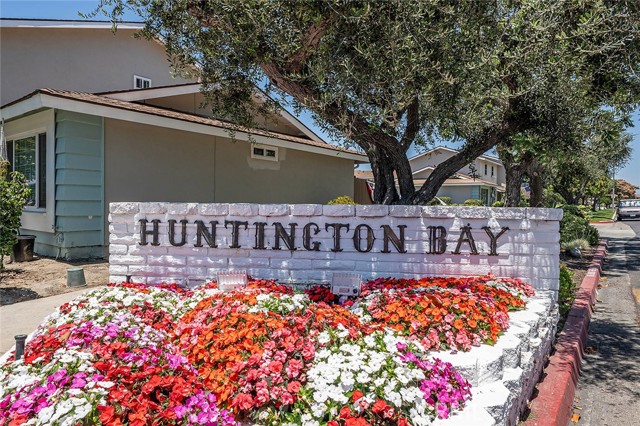 10230 Disney Circle, Huntington Beach CA: https://media.crmls.org/medias/4d1c687f-3b37-49db-a261-d2e7fd1ff799.jpg